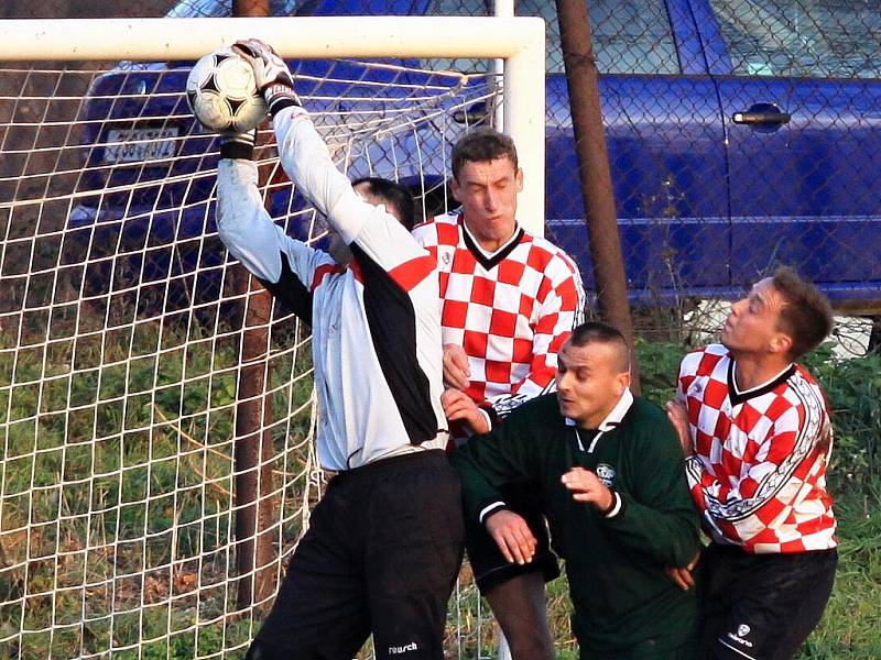 FK Brandýsek - Slovan Kladno 1:4 , utkání OP okr. Kladno, 2011/12, hráno 12. 11. 2011