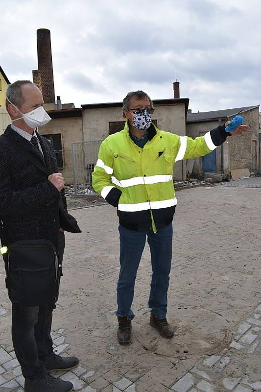 Centrální depozitář Středočeské vědecké knihovny v Kladně je těsně před dokončením.