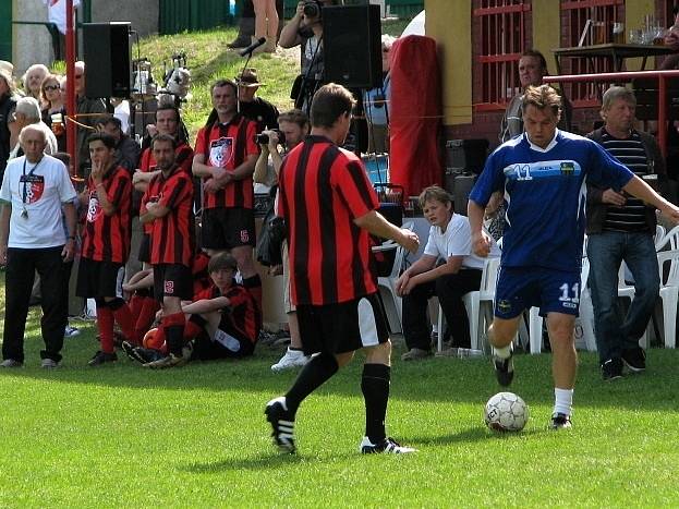 Sokol Zákolany slavil 100 let trvání. Moderovala zdejší celebrita Bára Štěpánová, přítomny byly také Ivan Hlas či elitní fotbalisté minulosti Ivan Hašek nebo Ladislav Vízek a jeho Kozlovna. 