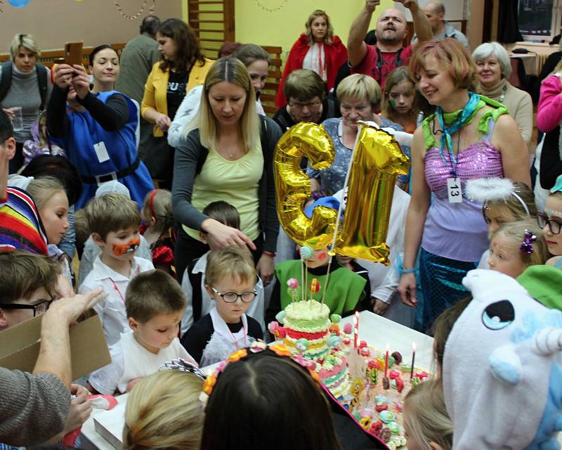 Maškarní merenda s Bárou Ladrovou a jejími plyšovými kamarády v lánské sokolovně.