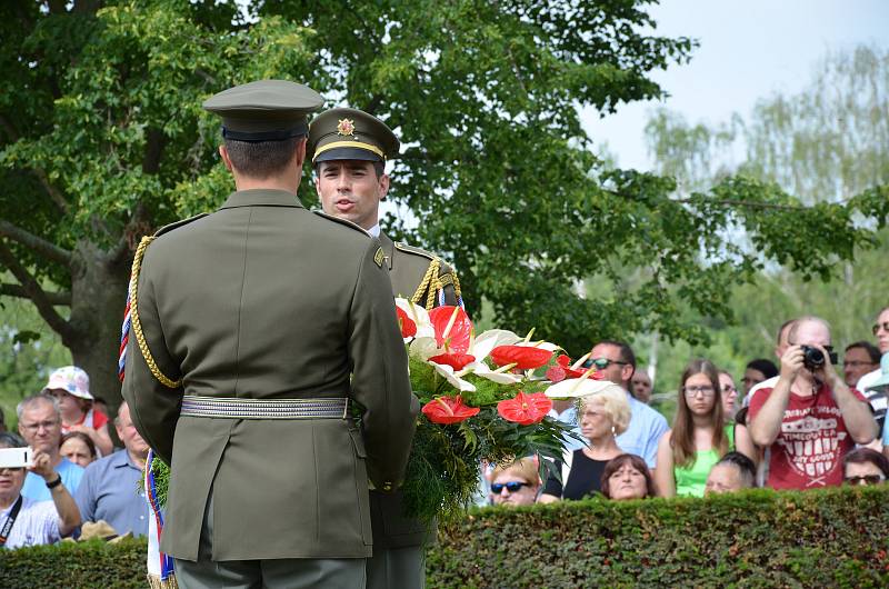 V  Lidicích se uskutečnil pietní akt k 77. výročí lidické tragédie.