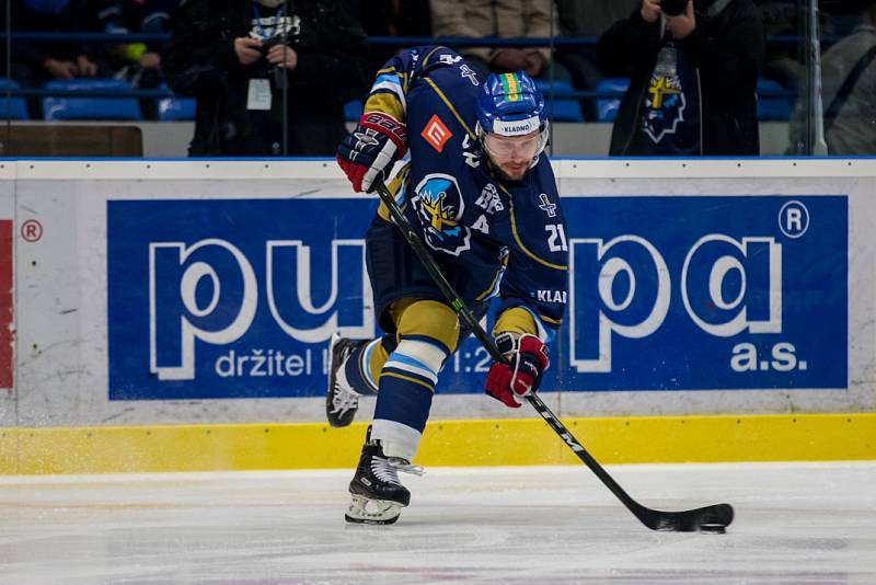 Kladno (v modrém) porazilo na úvod play off Přerov 4:2. Vynikající výkon podal Petr Vampola