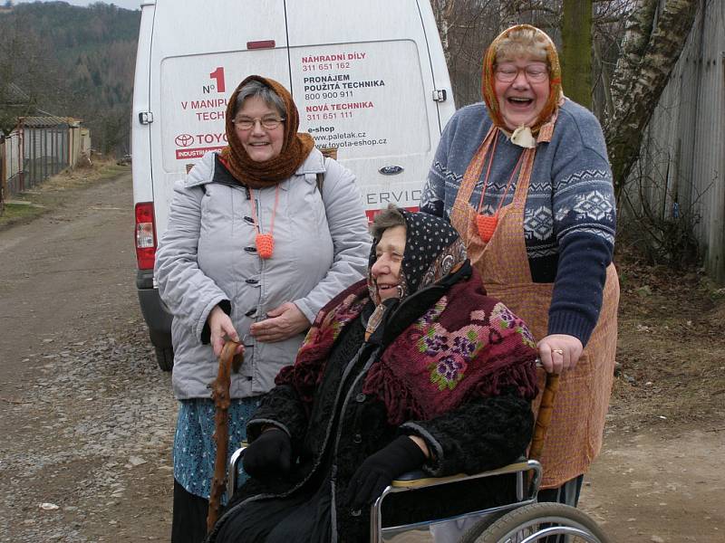 Masopustní průvod ukončilo zastřelení medvěda.