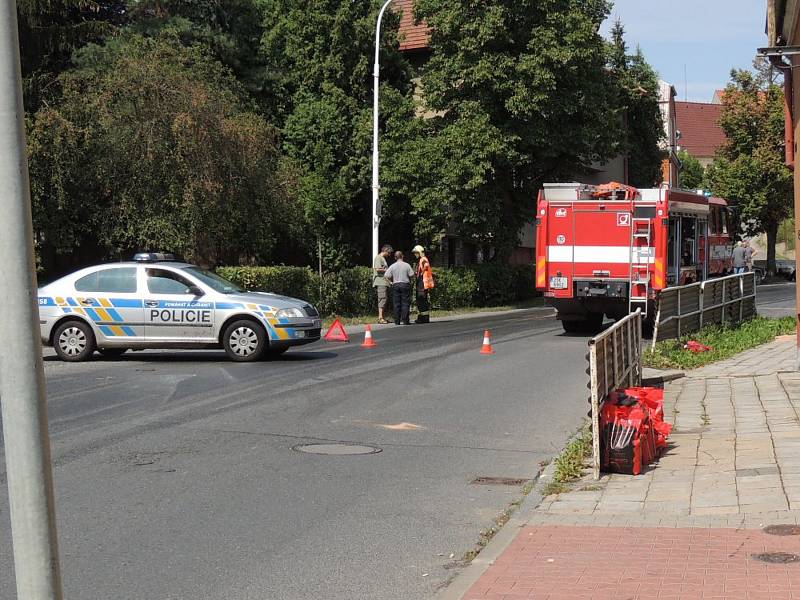 Dopravní nehoda se stala v Kladně-Švermově v ulici 28. října.