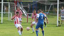 Hodně atraktivní zápas může nabídnou i IV. třída - Slatina (v červeno-bílém) po dramatické koncovce porazila Slavoj Kladno B 4:3.