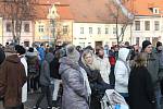 Vánoční zpívání na slánském náměstí, nechyběl betlém Stanislava Berkovce st., živá zvířátka v ohradě a tradiční svařáček. Přišly opět stovky lidí.