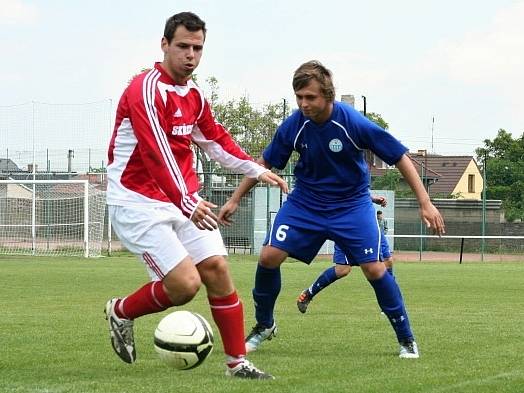 Hřebeč (v červeném) - Velká Dobrá 2:1. 