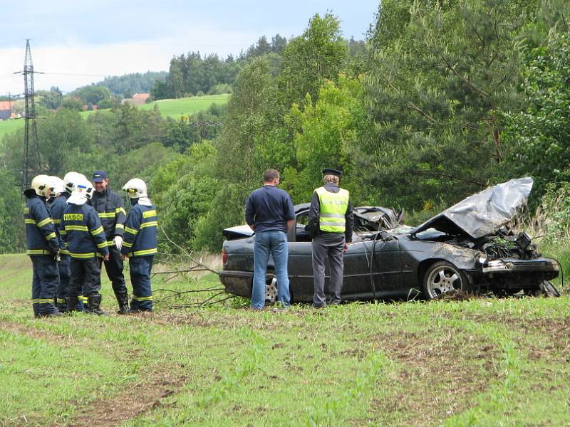 Tragická dopravní nehoda se stala na silnici R6 na úrovni obce Doksy na Kladensku.