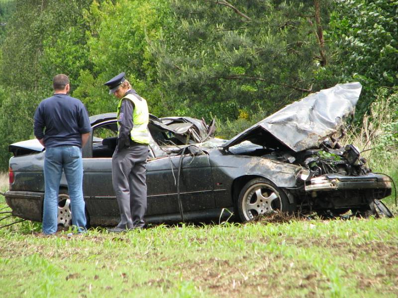 Tragická dopravní nehoda se stala na silnici R6 na úrovni obce Doksy na Kladensku.