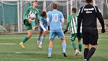 Slovan Bratislava B (ve světle modrém) porazil v přípravě Sokol Hostouň 2:1.