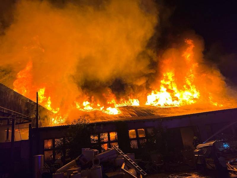 Požár v bývalém areálu Poldi Kladno.