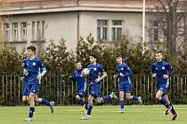 Vedoucí celek žákovské ligy Slavia Praha vyhrála na půdě SK Kladno (U15) vysoko 8:2. Domácí hráli dobře jen do poločasu.