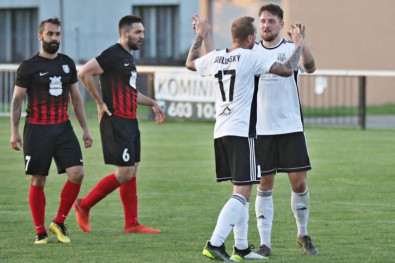 SK Hřebeč - FK Dobrovice 4:3 (3:1) / pohár SKFS / 18. 5. 2022