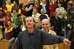   Jindřich Licek /trenér/ a Jindřich Neumann /manažer/ užívají slávy, /   Brownhouse Volleyball.cz Kladno - Dukla Liberec 3:0 , 6. finalový zápas Vol. Kooperativa elh mužů 2009/10, hráno 6.5.2010 - Kladno je mistrem ligy pro sezonu 2009/10 (serie 4:2)