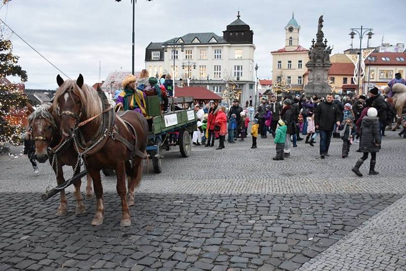 Tříkrálový průvod Kladnem vedený Josefem Františkem S. Králem a členy jezdecké stáje Tvrz Libušín 