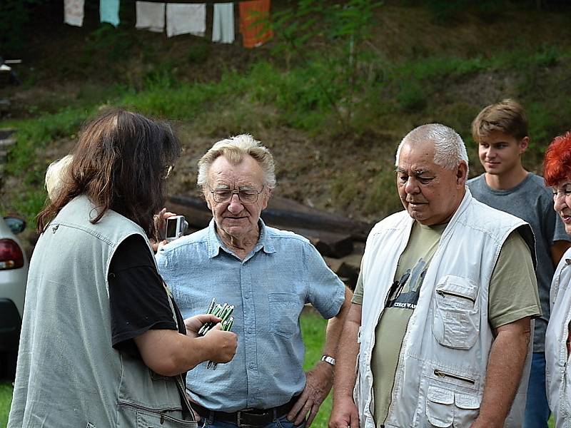 Druhý ročník soutěže střelby z pistole ve Zvoleněvsi na počest válečného veterána Ludvíka Darovce.