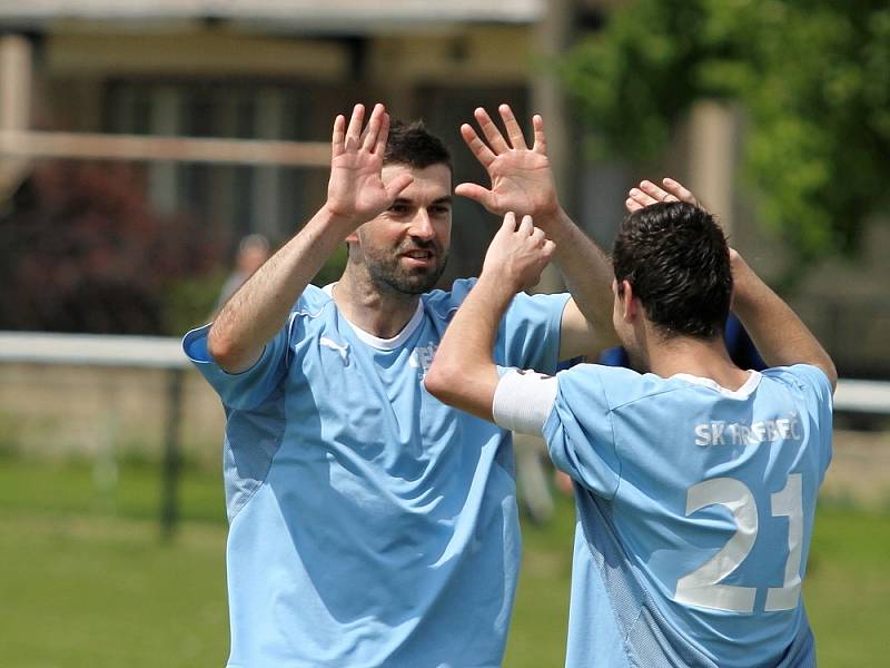 Příští ročník se obejde bez tradičního derby Hřebeč - Lidice. Dnešní prohra zraněními zdecimovaných Lidic znamená sestup do okresního přeboru. Po 8 letech v  I. B. třídě. // SK Hřebeč – Sokol Lidice 3:1 , 8. 6. 2013