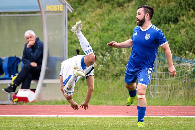 Fotbalová příprava: Kladno (v bílém) nečekaně vyhrálo na hřišti SK Slaný vysoko 7:1.