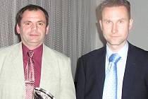Rozhodčí Kudrna (vlevo) s Příhodou jsou zárukou kvalitního řízení zápasů futsalistek.