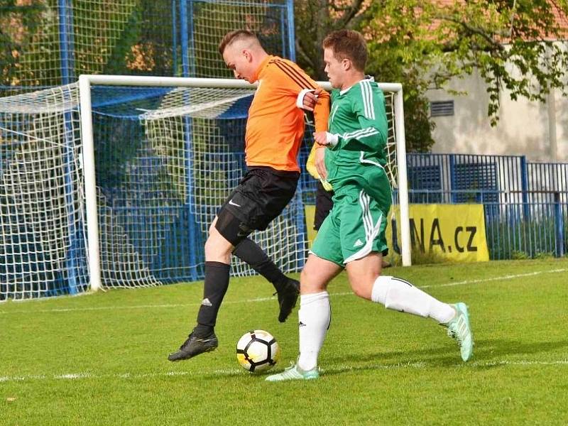 I. B třída: Slaný (v oranžovém) rozdrtilo doma Tatran Rakovník B 7:1.