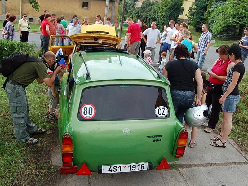 Jednodenní sraz trabantistů měl svou zastávku i v Žižicích.