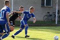 ČFL, skupina B: Slovan Velvary (v modrém) remizoval s týmem Hradec Králové B 1:1.