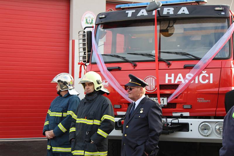 Při slavnostním otevření zbrojnice byla představena také nová Tatra Terrno.