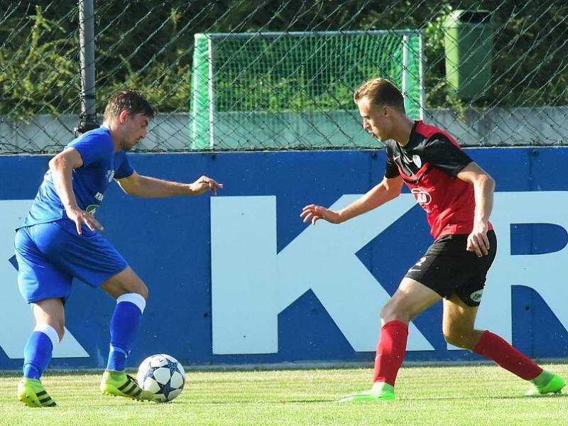 Králův Dvůr (v modrém) podlehl doma v MOL Cupu Táborsku 1:2. 