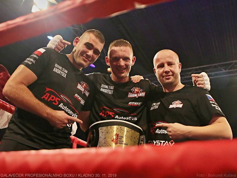 Marek Andrýsek vítězí //Galavečer profesionálního boxu BOXING LIVE / Kladno 30. 11. 2019