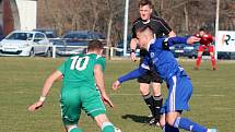 Velvary (v modrém) mají první jarní výhru, doma porazily Bohemians B 1:0.