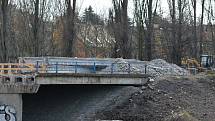 Starý most na Kročehlavské mizí v propadlišti dějin.
