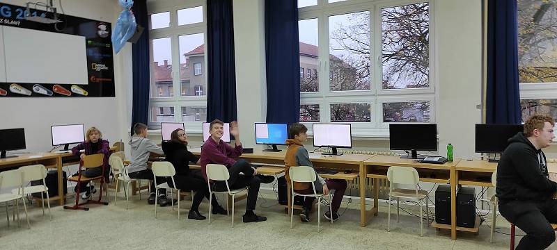 Studenti ze slánského gymnázia pracují na projektu pro kosmickou agenturu.