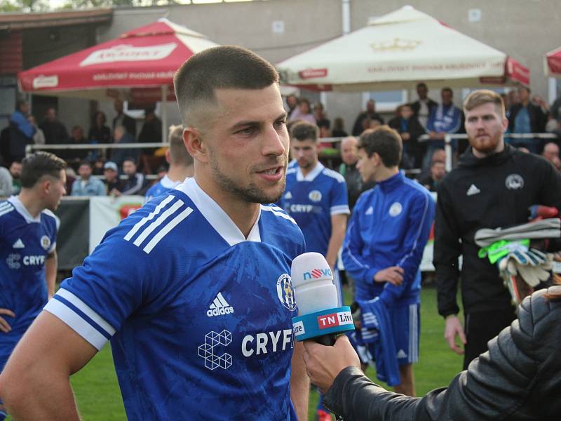 Třetiligový Slovan Velvary přivítal v rámci MOL Cupu mistrovskou Slavii Praha.