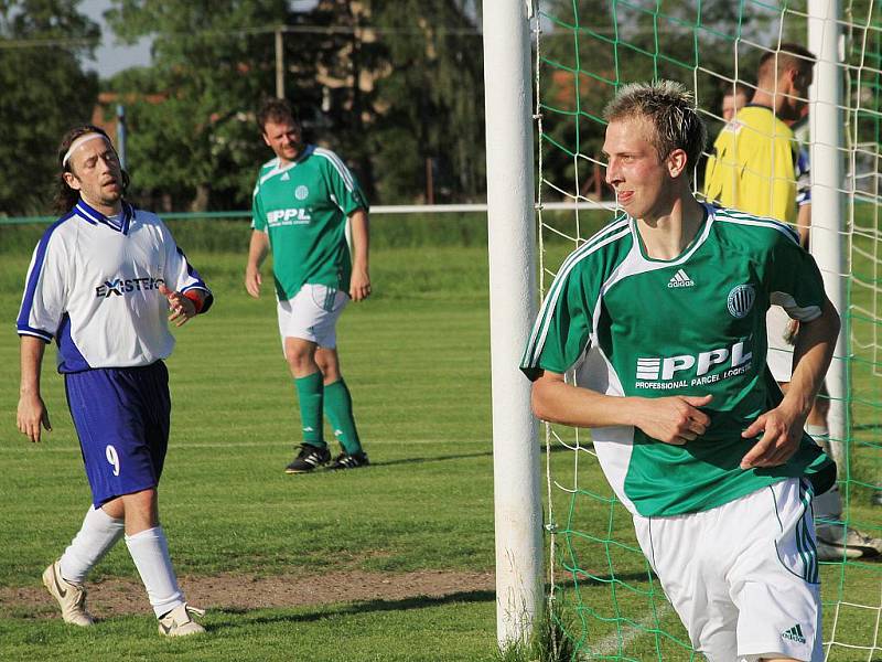 Šťastný střelec třetí branky Hostouně / Sokol Hostouň - Sokol Tuchoměřice 3:1 , utkání I.B, tř.sk.B, 2009/10, hráno 6.6.2010 - 24.k.