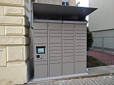 Čtenáři Středočeské vědecké knihovny v Kladně mají nově k dispozici výdejní automat na knihy.