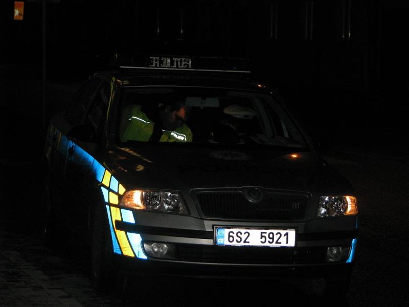 Policisté opět kontrolovali ulice Kladna i Slaného.