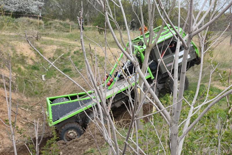 Truck trialové závody v pískovně Taum v Černuci