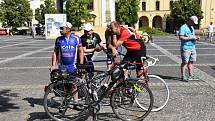 Již podeváté projíždí peloton cyklistické akce Na kole dětem, která pomůže onkologicky nemocných dětí, naší republikou.