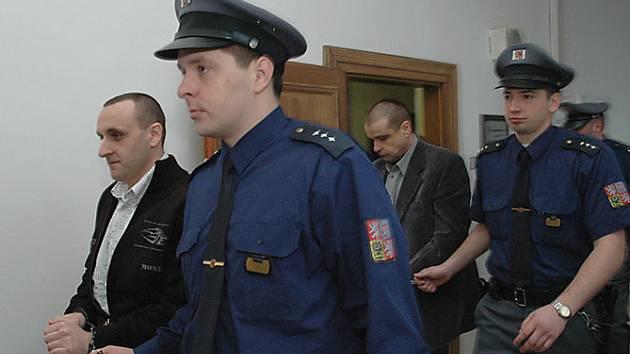 Z přípravy vraždy obchodního partnera se před krajským soudem zpovídají podnikatelé Michal Strnad a Jiří Kubín. Oba vinu odmítají.