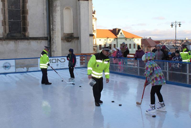 Děti se utkaly na kluzišti na náměstí Starosty Pavla hned v několika disciplínách.