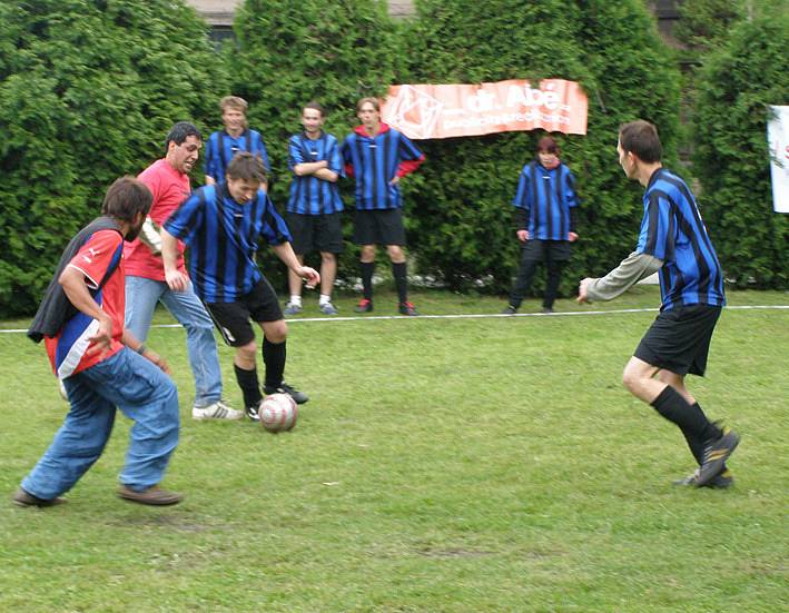 Fotbalový turnaj se v sobotu 30. května konal v kladenské Zahradě.