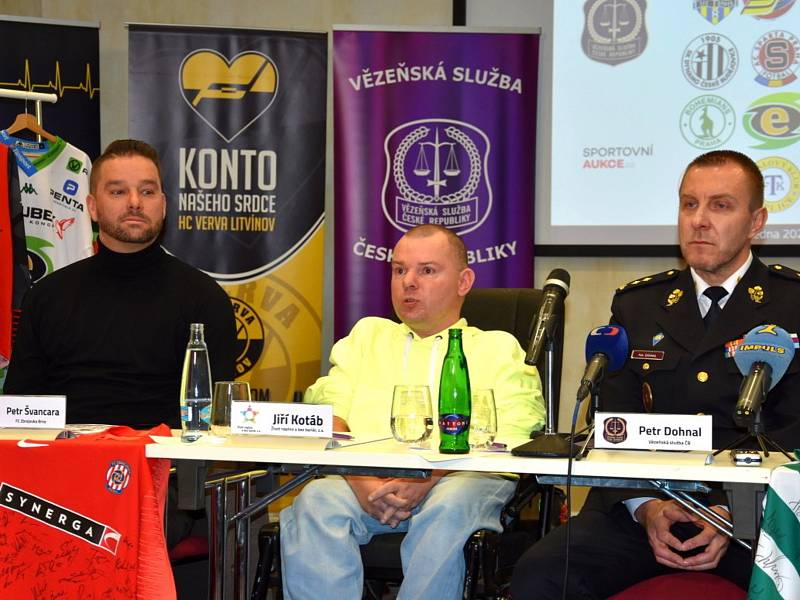 Čeští sportovci se spojili a rozhodli se pomoci rodinám dvou příslušníků Vězeňské služby ČR, kteří zahynuli při střelbě útočníka v ostravské nemocnici během prosince.