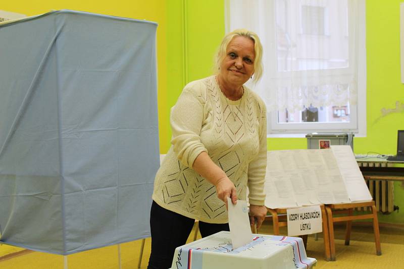 Volební místnost v budově Střední zdravotnické školy a Vyšší odborné školy zdravotnické Kladno.