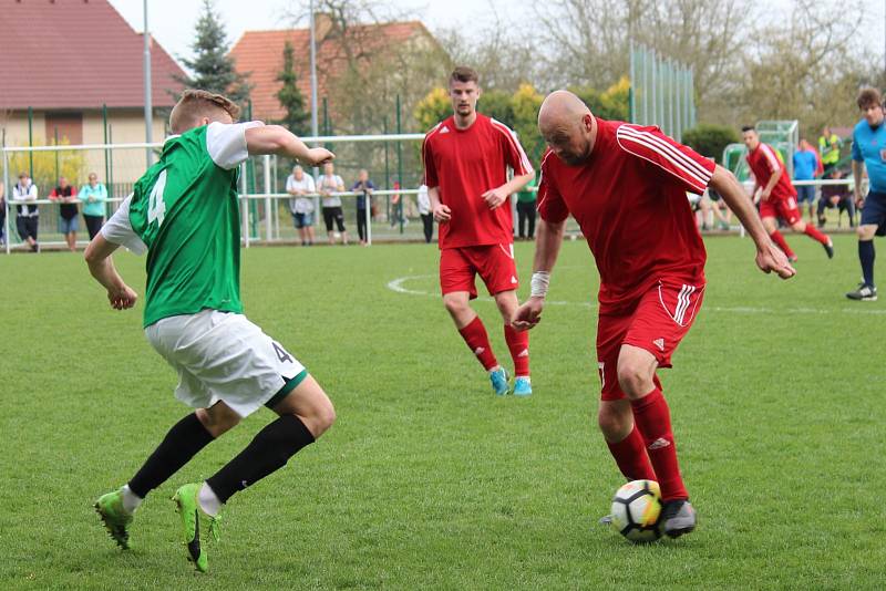 Strašecí odehrálo derby se Lhotou celý zápas o deseti  5:1 (2:1)