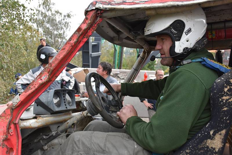 V Kladně se jelo druhé kolo závodu offroadových aut Bohemian Offroad Challenge 2017.