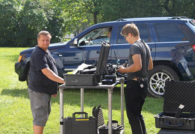 Filmový štáb pod vedením režiséra Jána Nováka natáčí Pepu také v rozdělovských věžácích. Ty mají obecně filmaři ve velké oblibě.