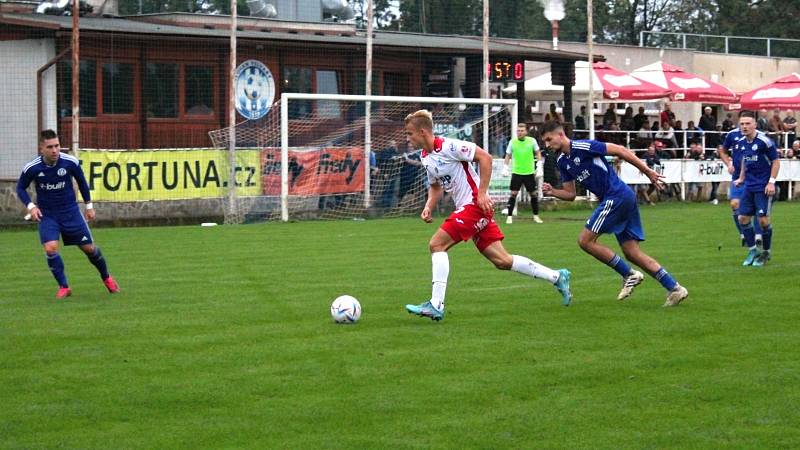 Pohárový šok: třetiligové Velvary (v modrém) vyřadily z MOL Cupu prvoligové Pardubice.