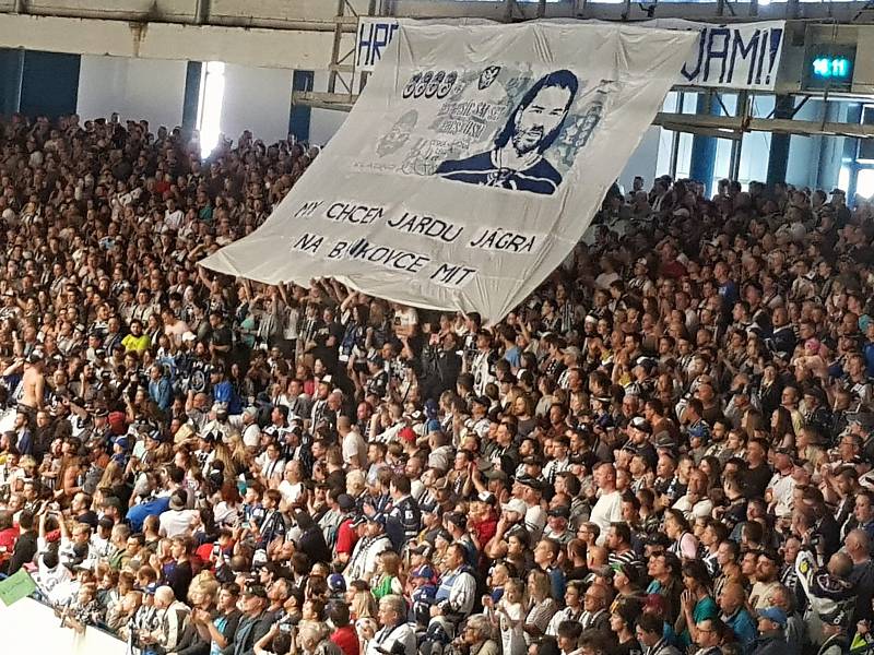 Kladno - Chomutov, oslavy domácího postupu do extraligy. Chceme Jágra na bankovce mít, hlásil kladenský kotel.