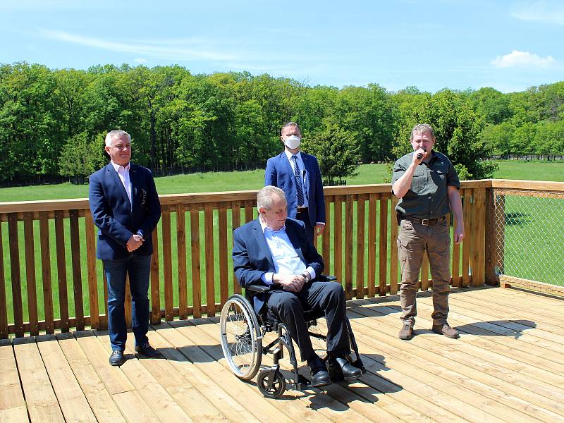 Slavnostní otevření lávky nad demonstrační obůrkou Lánské obory.