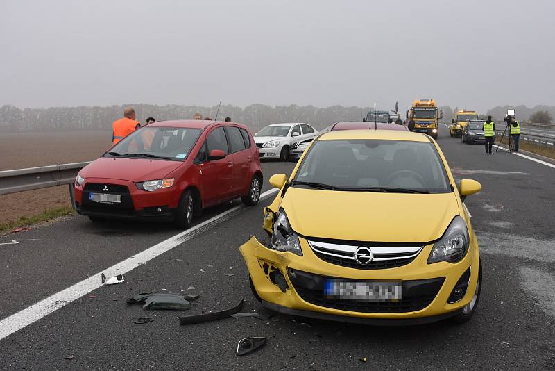 Celkem na úseku dálnice D6 bouralo 42 aut.